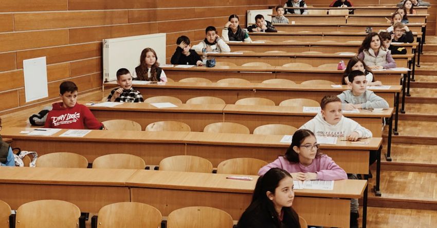 Treadmill Desks - A classroom full of students sitting at desks